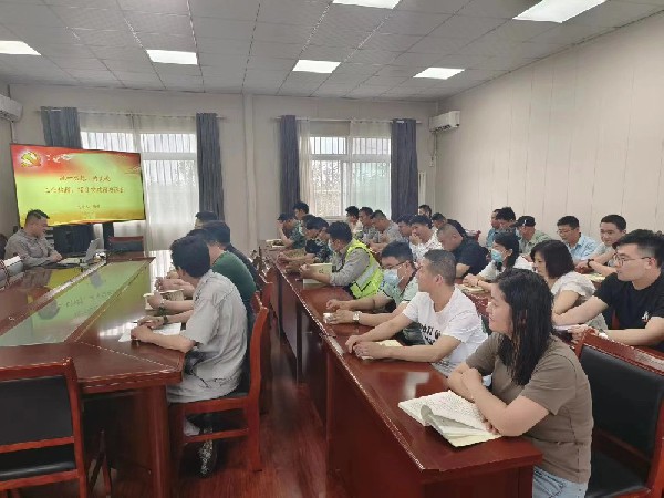【理論宣講】鑫巖石料開展“統(tǒng)一思想，為實(shí)現(xiàn)工業(yè)倍增、項(xiàng)目突破增磚添瓦”宣講活動(dòng)